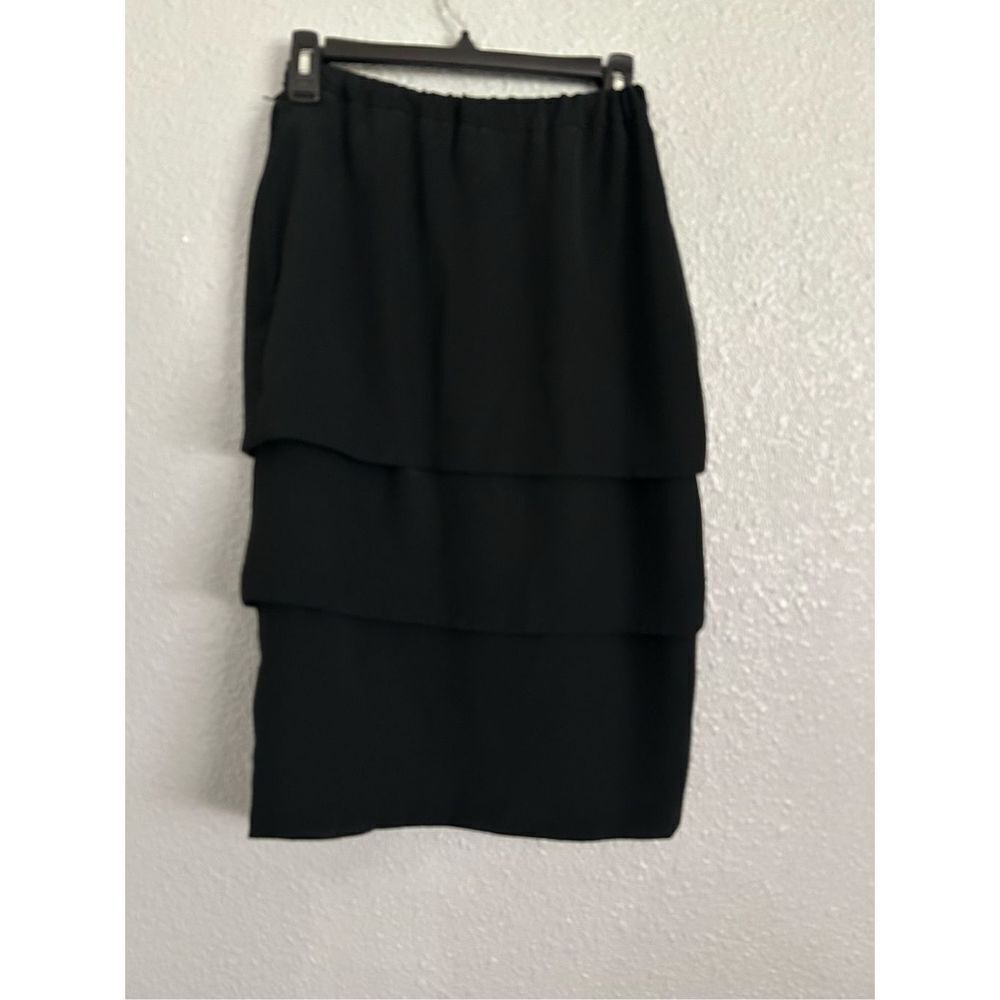 Vintage, black Peplin, and petals skirt. Elastic waist. Side metal zipper  Sz 8
